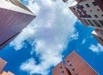 torre e céu